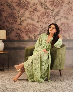 Namita Thapar feet photo 17