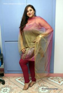Namitha feet photo thumbnail