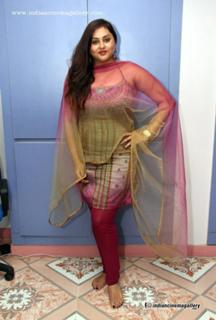Namitha feet photo thumbnail