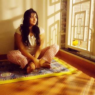 Namitha feet photo thumbnail