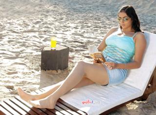 Namitha feet photo thumbnail