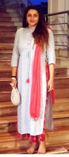 Namitha feet photo thumbnail
