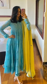 Namitha Pramod feet photo thumbnail