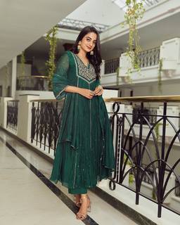 Namitha Pramod feet photo thumbnail