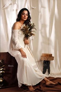 Namitha Pramod feet photo thumbnail