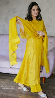 Namitha Pramod feet photo thumbnail