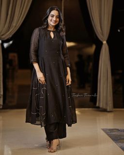 Namitha Pramod feet photo thumbnail