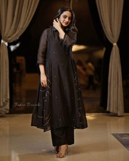 Namitha Pramod feet photo thumbnail