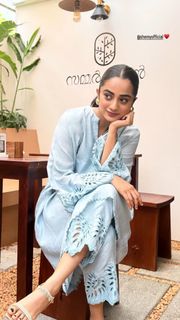 Namitha Pramod feet photo thumbnail