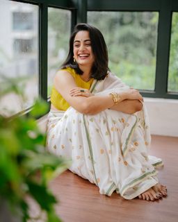 Namitha Pramod feet photo thumbnail