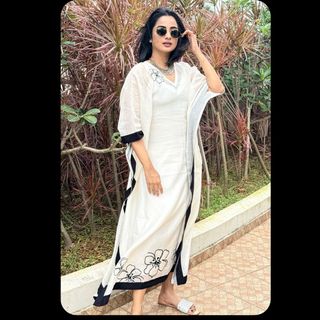 Namitha Pramod feet photo thumbnail