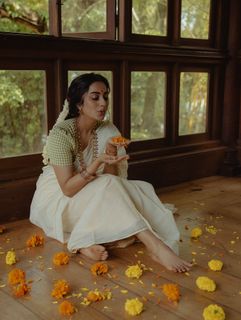 Namitha Pramod feet photo thumbnail