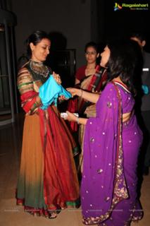 Namrata Shirodkar feet photo 17