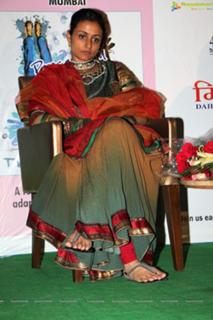 Namrata Shirodkar feet photo 15