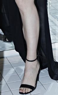Nan Yu feet photo 7