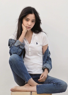 Nana Ouyang feet photo thumbnail