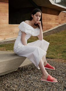 Nana Ouyang feet photo thumbnail