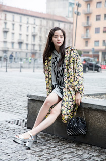 Nana Ouyang feet photo thumbnail