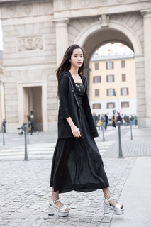 Nana Ouyang feet photo thumbnail