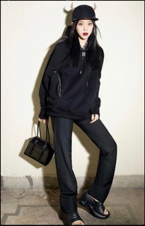 Nana Ouyang feet photo thumbnail