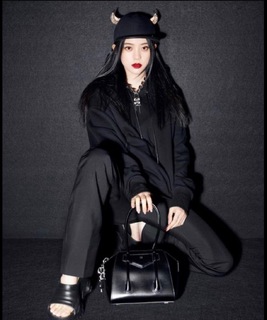 Nana Ouyang feet photo thumbnail