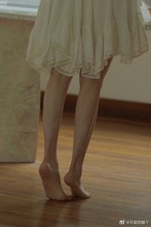Nana Ouyang feet photo thumbnail