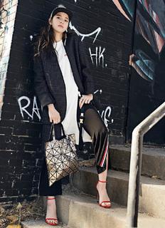 Nana Ouyang feet photo thumbnail