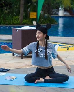 Nana Ouyang feet photo thumbnail