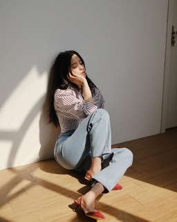 Nana Ouyang feet photo thumbnail