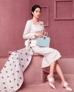 Nana Ouyang feet photo thumbnail