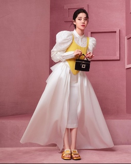 Nana Ouyang feet photo thumbnail