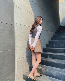 Nana Ouyang feet photo thumbnail