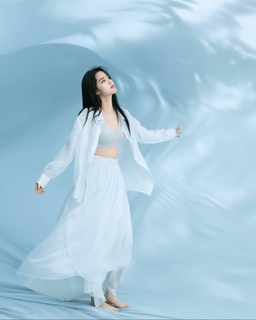 Nana Ouyang feet photo thumbnail