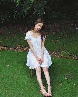 Nana Ouyang feet photo thumbnail