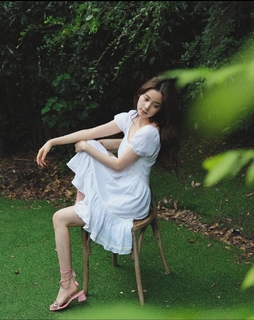 Nana Ouyang feet photo thumbnail