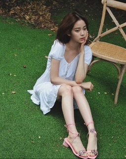 Nana Ouyang feet photo thumbnail