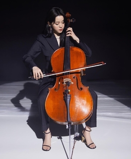 Nana Ouyang feet photo thumbnail