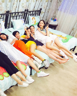 Nana Ouyang feet photo thumbnail