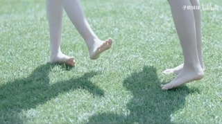 Nana Ouyang feet photo thumbnail