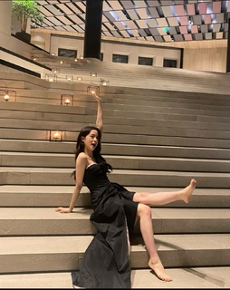 Nana Ouyang feet photo thumbnail