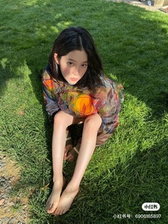 Nana Ouyang feet photo thumbnail