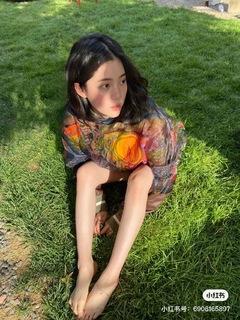 Nana Ouyang feet photo thumbnail