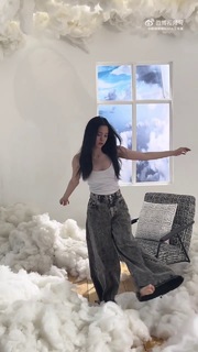 Nana Ouyang feet photo thumbnail