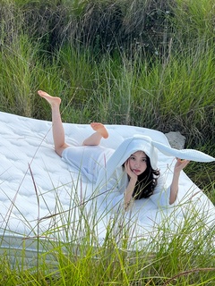 Nana Ouyang feet photo thumbnail