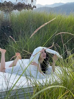 Nana Ouyang feet photo thumbnail