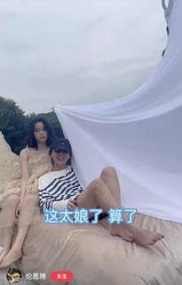 Nana Ouyang feet photo thumbnail