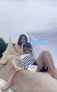 Nana Ouyang feet photo thumbnail