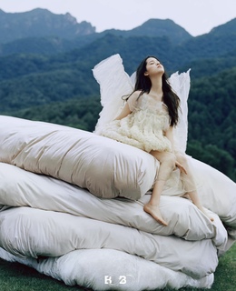 Nana Ouyang feet photo thumbnail