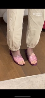 Nana Ouyang feet photo thumbnail