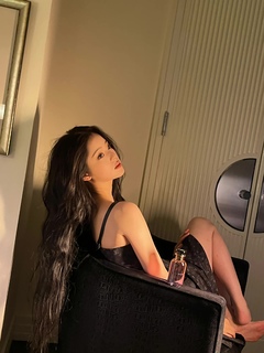 Nana Ouyang feet photo thumbnail